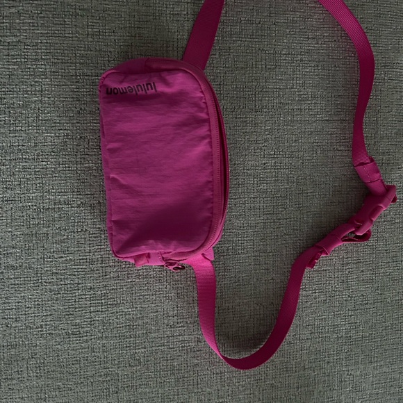 Lululemon mini belt bag - Picture 2 of 5